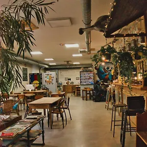 https://le-flaneur-guesthouse.hotels-rhonealpes.com